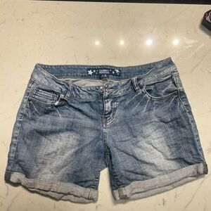 Celebrity Pink Jeans Light Wash Denim Shorts
